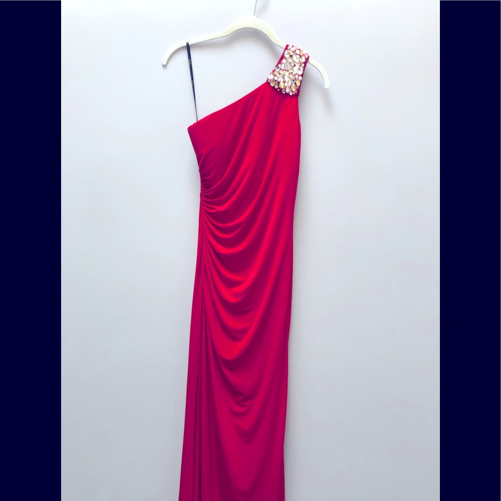 Beautiful One shoulder strap red formal dress